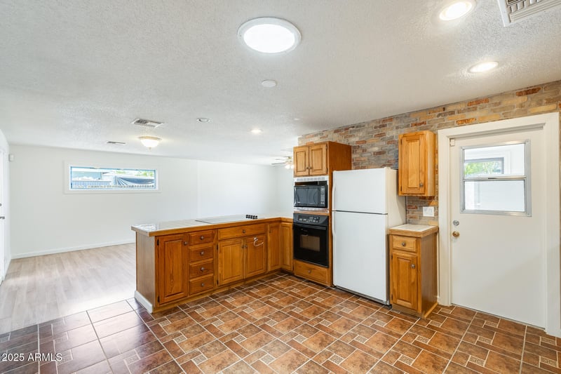 2402 Diana Ave, Phoenix, AZ 85021