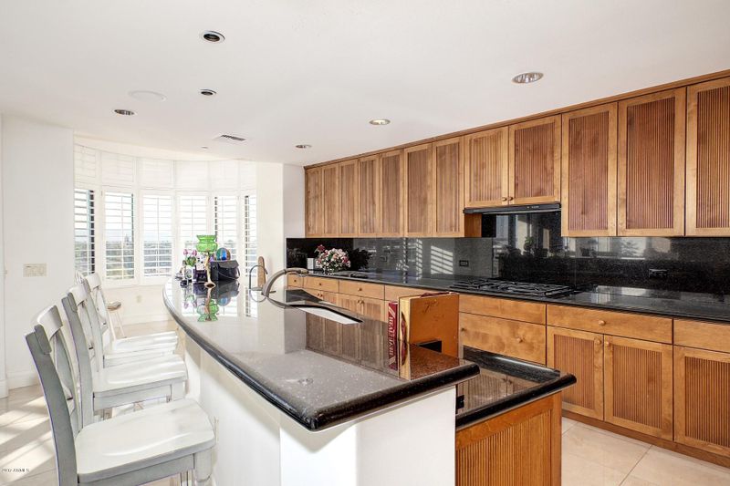 2402 E Esplanade Ln #703, Phoenix, AZ 85016