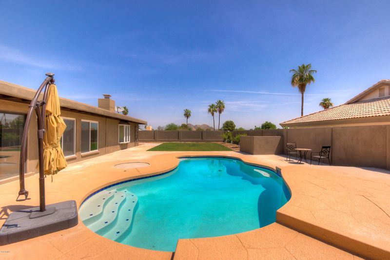 2402 E Yucca St, Phoenix, AZ 85028