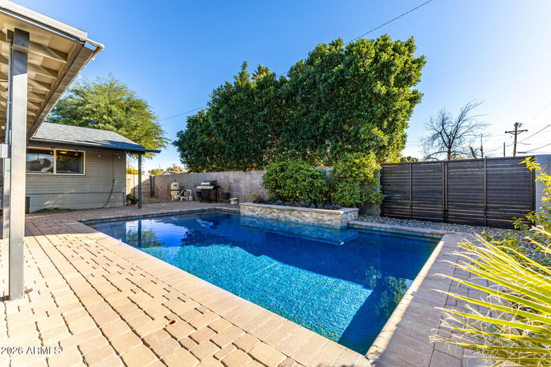 2402 37th St, Phoenix, AZ 85008