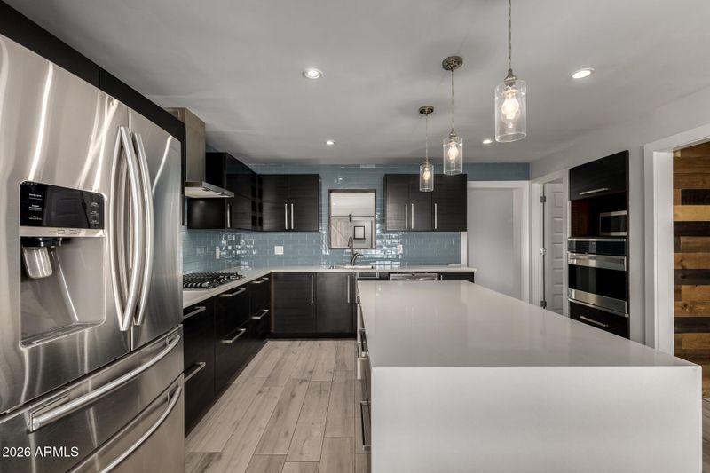 2402 N 37th St, Phoenix, AZ 85008