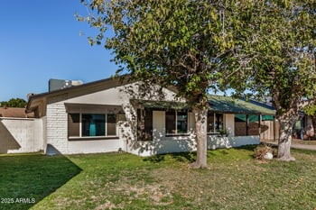 2402 Poinsettia Dr, Phoenix, AZ 85029