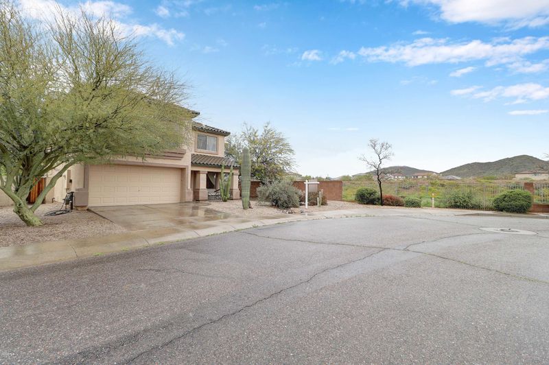 2402 W Lucia Dr, Phoenix, AZ 85085