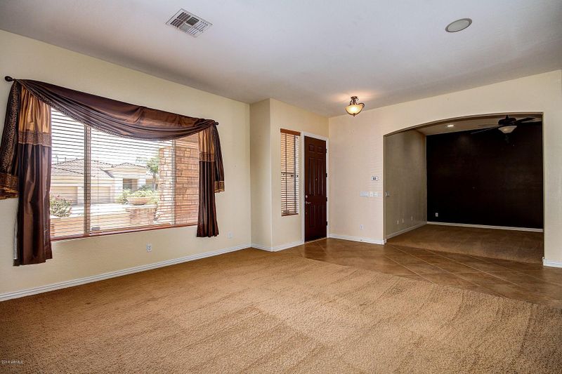 2404 W Spur Dr, Phoenix, AZ 85085