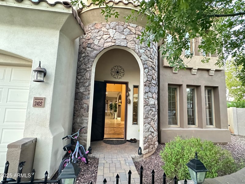 2405 Charlotte Dr, Phoenix, AZ 85024