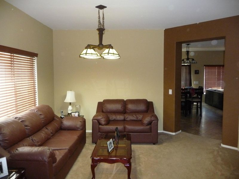 2405 W Hunter Ct, Phoenix, AZ 85085