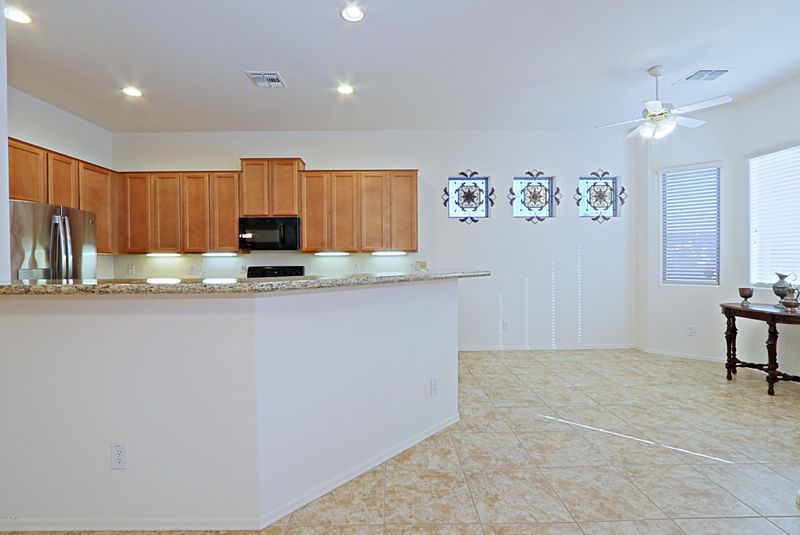 2405 W Red Range Way, Phoenix, AZ 85085