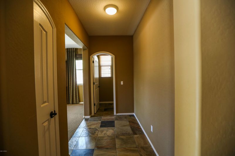 2406 W Horsetail Trl, Phoenix, AZ 85085