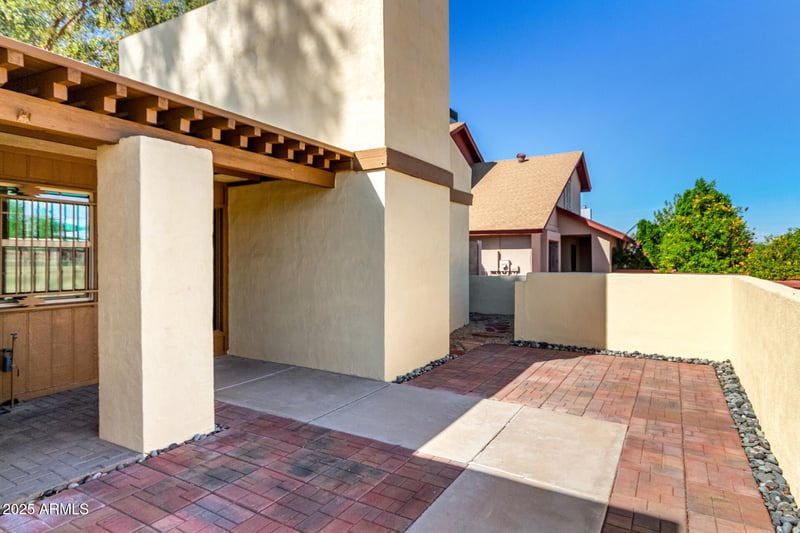 2407 Paradise Ln, Phoenix, AZ 85023