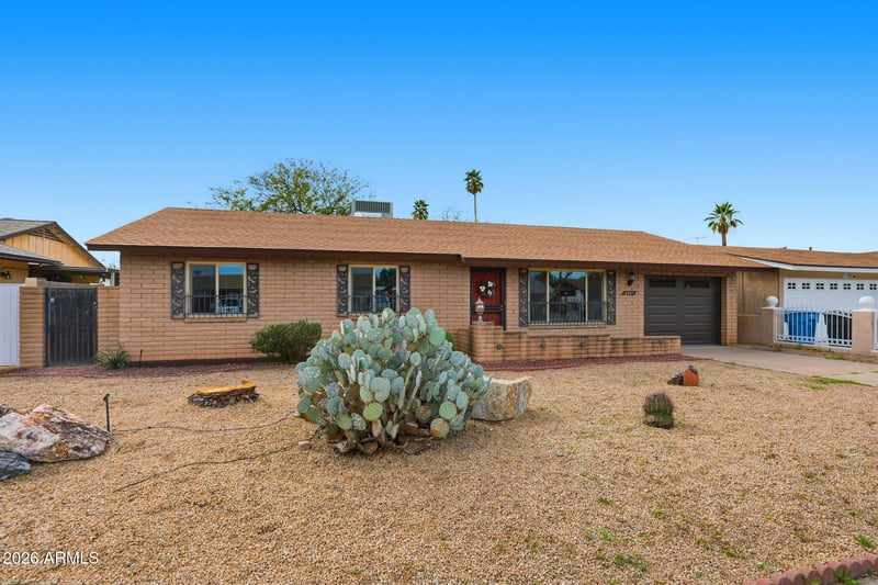 2407 Laurel Ln, Phoenix, AZ 85029