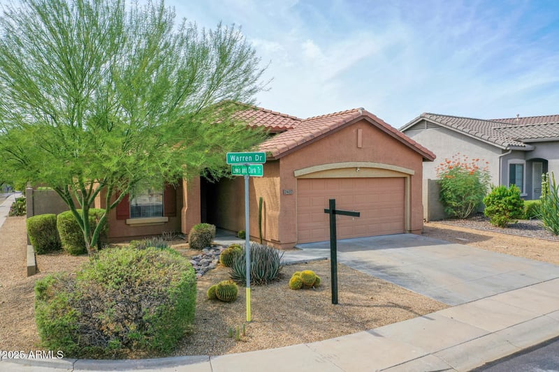 2407 Warren Dr, Anthem, AZ 85086