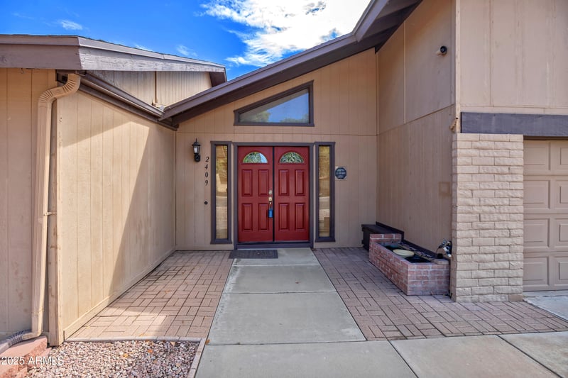 2409 Banff Ln, Phoenix, AZ 85023