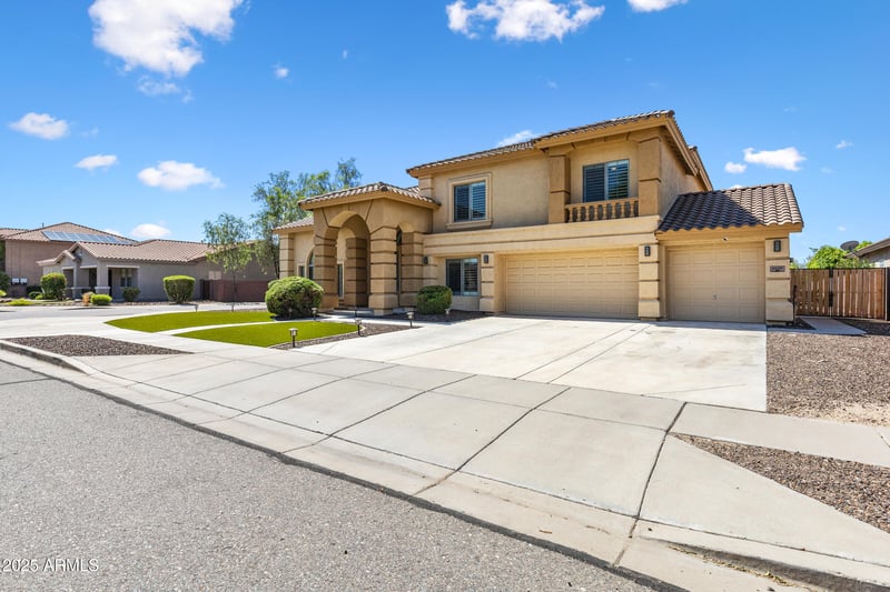 2409 Quail Track Dr, Phoenix, AZ 85085