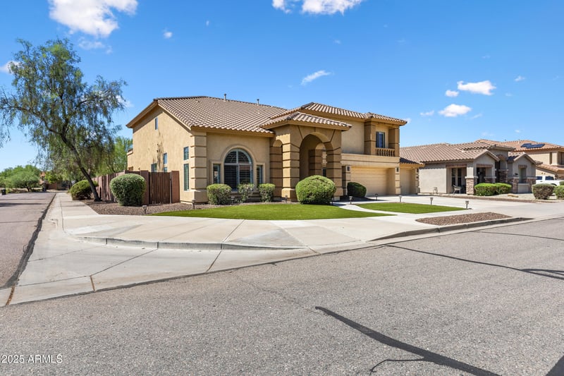 2409 Quail Track Dr, Phoenix, AZ 85085