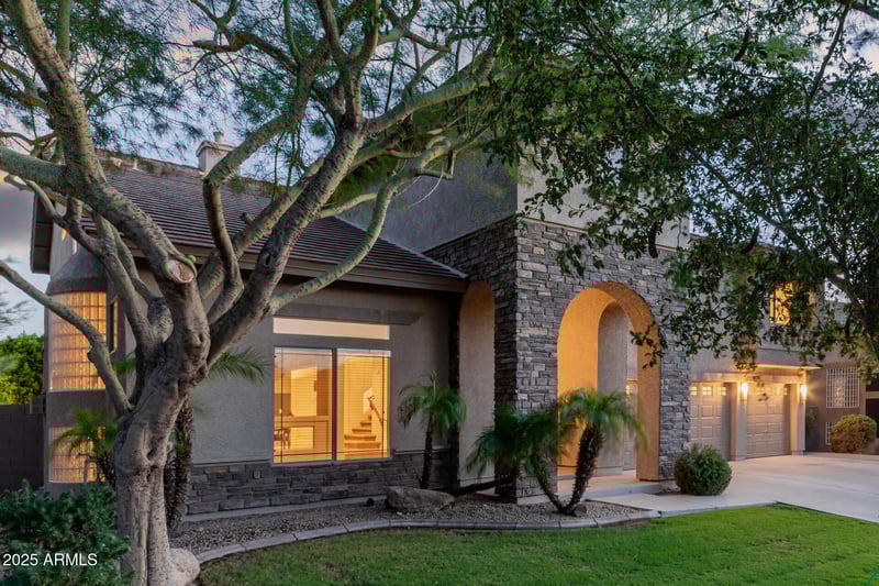2409 Woburn Ln, Phoenix, AZ 85085
