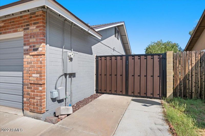 2410 E Calypso Ave, Mesa, AZ 85204