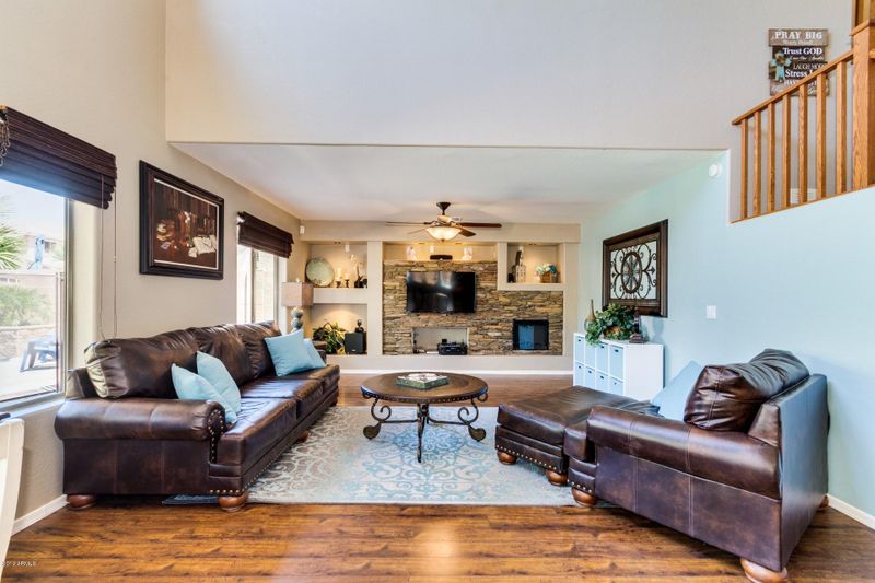 2410 W Peak View Rd, Phoenix, AZ 85085
