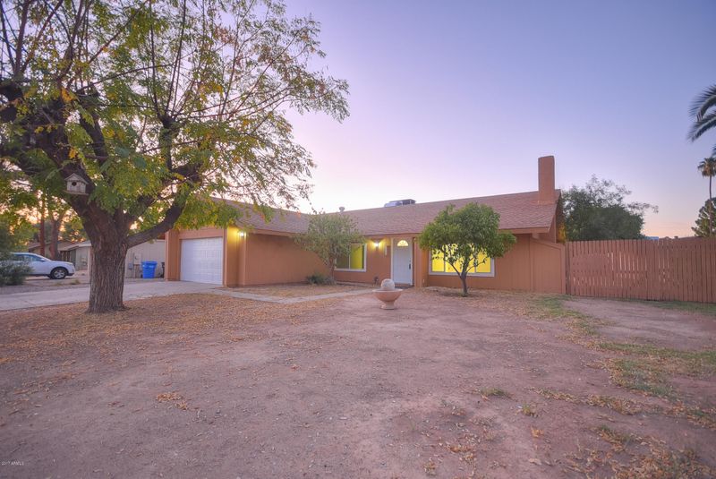2410 W Saint Moritz Ln, Phoenix, AZ 85023
