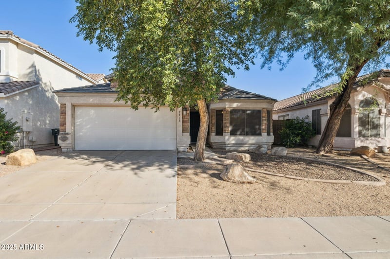 2412 Rosemonte Dr, Phoenix, AZ 85050