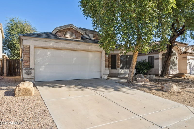 2412 Rosemonte Dr, Phoenix, AZ 85050