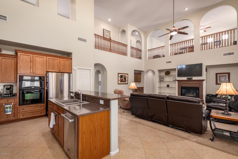 2412 W Kachina Trl, Phoenix, AZ 85041