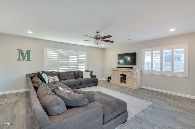 2413 S Allred Dr, Tempe, AZ 85282