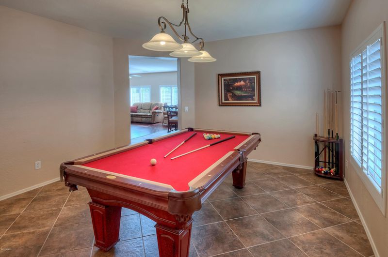 2413 W Hunter Ct, Phoenix, AZ 85085