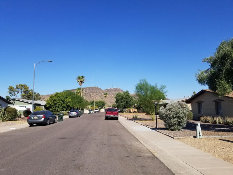 2413 W Paradise Dr, Phoenix, AZ 85029