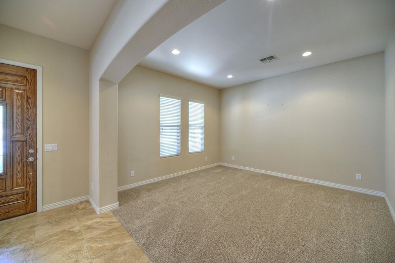 2413 W Quail Track Dr, Phoenix, AZ 85085