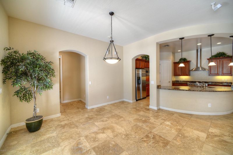 2413 W Quail Track Dr, Phoenix, AZ 85085