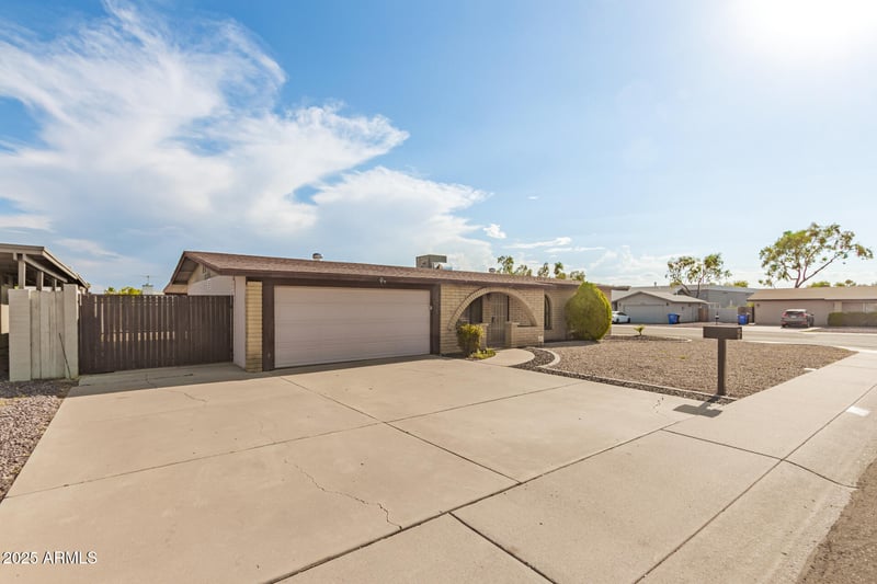 2415 Villa Rita Dr, Phoenix, AZ 85023
