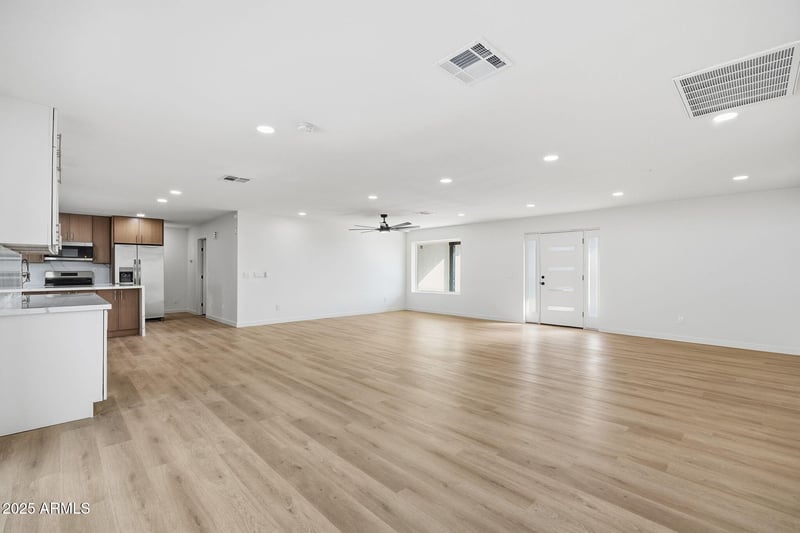 2416 Piestewa Peak Dr, Phoenix, AZ 85016