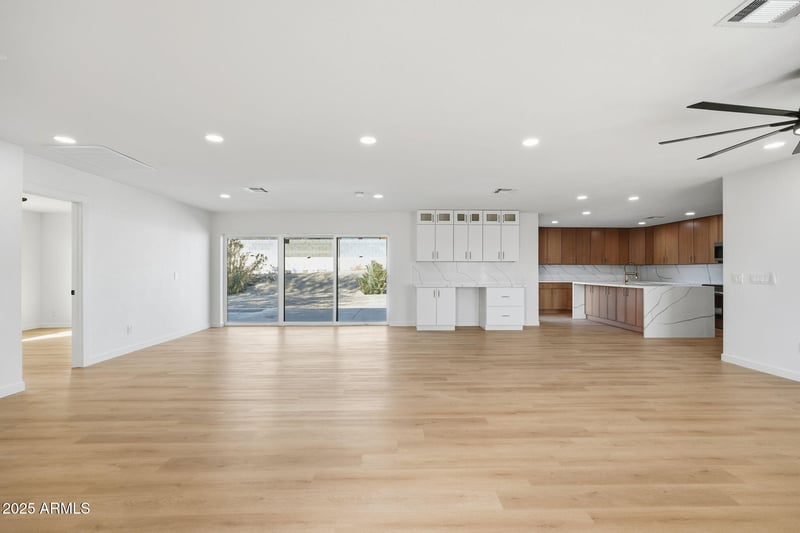 2416 Piestewa Peak Dr, Phoenix, AZ 85016