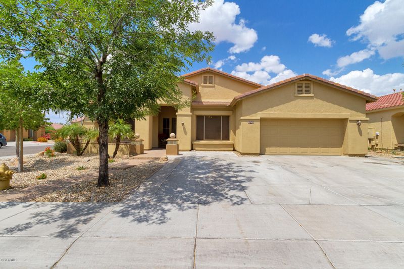 2416 W Spur Dr, Phoenix, AZ 85085
