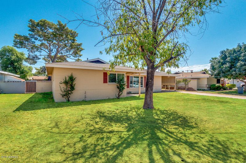 2417 N 39th St, Phoenix, AZ 85008