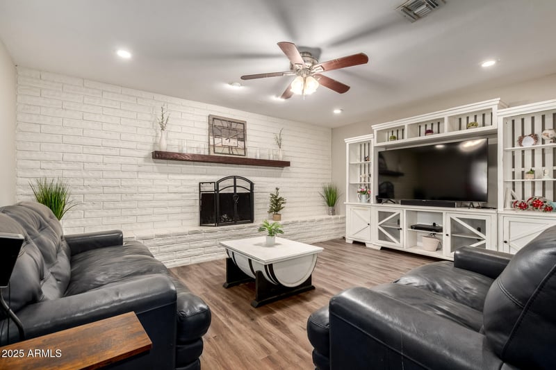 2418 Greenbriar Dr, Phoenix, AZ 85023