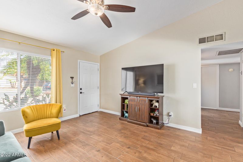 2419 E Dolphin Ave, Mesa, AZ 85204