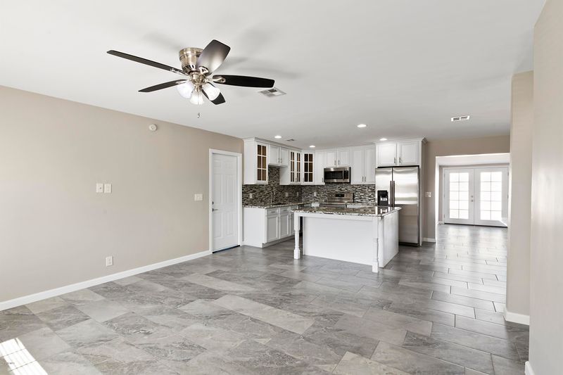 242 E Garnet Ave, Mesa, AZ 85210