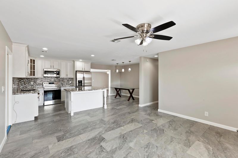 242 E Garnet Ave, Mesa, AZ 85210