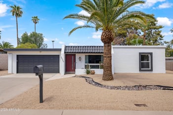 2420 Shangri La Rd, Phoenix, AZ 85028