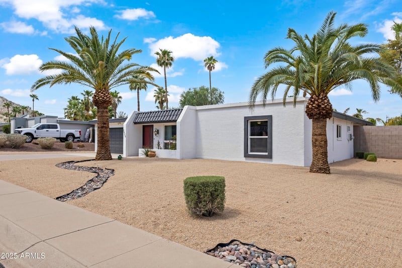 2420 Shangri La Rd, Phoenix, AZ 85028