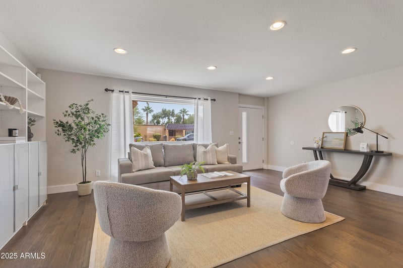 2420 Shangri La Rd, Phoenix, AZ 85028