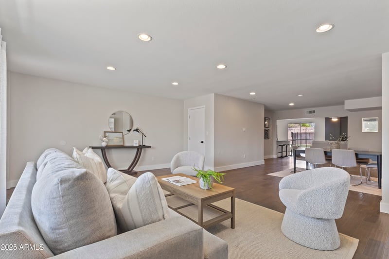2420 Shangri La Rd, Phoenix, AZ 85028