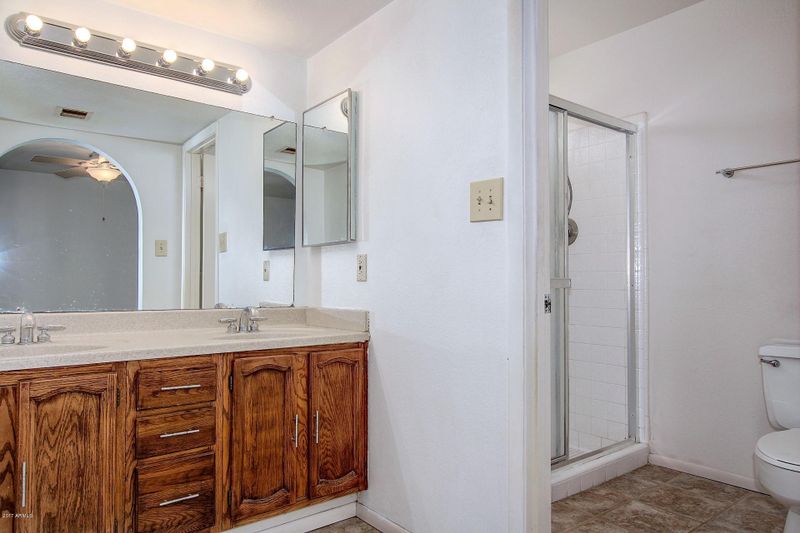 2420 W Winchcomb Dr, Phoenix, AZ 85023