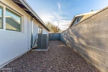 2421 68th St, Scottsdale, AZ 85257