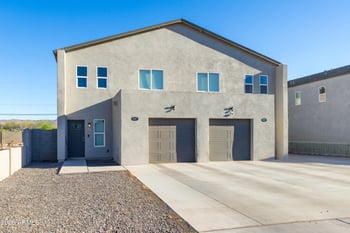 2421 E Pueblo Ave, Phoenix, AZ 85040