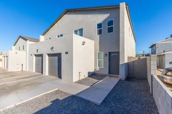 2421 E Pueblo Ave, Phoenix, AZ 85040