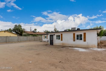 2421 Glenrosa Ave, Phoenix, AZ 85015