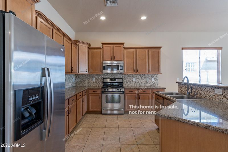 2421 W Long Shadow Trl, Phoenix, AZ 85085