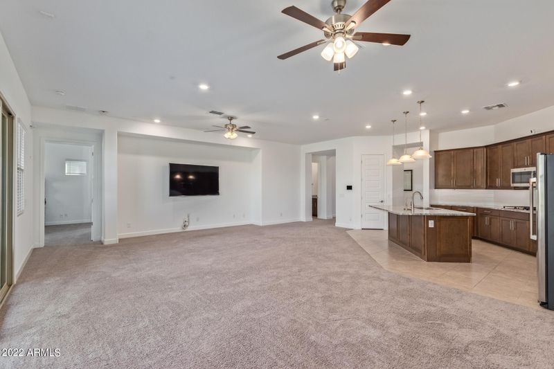 2422 E Pleasant Ln, Phoenix, AZ 85042
